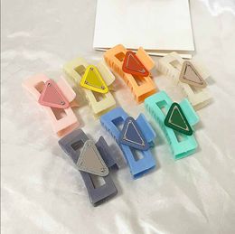6 pasadores de color diseñador pelo mujeres letras abrazaderas Simple P cola de caballo cangrejo triángulo invertido Clips de tiburón accesorios para la cabeza