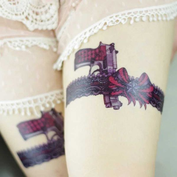 6ddm Tattoo Transfert Leg Leg Water Transfert Tattoo Lace et Gun Design Fake Corps Art Tattoo Tattoo Stickers for Women 240427