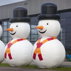 6m 20ft personnalisé bonhomme de neige de Noël décoration gonflable bonhomme de neige couché debout décoration ballon air hiver personnage couché avec chapeau rouge 001