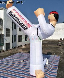 6mh (20 pieds) avec ventilateur gonflable Taekwondo Guy Karaté Modèle gonflable Karat Boy Belt / Degré / Strip pour la formation et la publicité