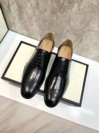 6 model Luxe Mannen Zakelijke Leren Schoenen Mode Designer Engeland Bruiloft Oxfords Lace-up Puntige Brogue Koffie Brogues jurk Man Schoenen