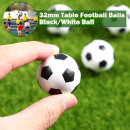 6pcs 32mm Football de table Remplacements Mini Ballons de football noir et blanc Football de table noir et blanc playiing 240127