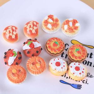 6pcs diverse miniatuur Dollhouse Food Pastry Shop Mini Cake Bread voor BJD Doll Accessories Girls Toy Toy