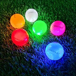 6 pcs brillent dans la lumière sombre des balles de golf LED lumineuses 4 lumières intégrées pour le cadeau d'entraînement de nuit pour les golfeurs 240515