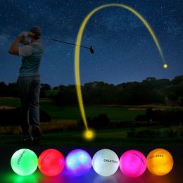 6pcs menant des balles de golf incandescentes en tête de golf balles de golf lumineuses 231227