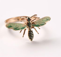6pcs The New Bee Napkin Buckle Napkin Ring Alloy Green Insect Dragefly Drip Diamond Buckle Papieren handdoeken 2011249980276