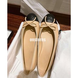 6s zapatos de diseñador Diseñador de la marca Paris Zapatos planos de ballet negros Mujeres Primavera Acolchado Cuero genuino Resbalón en bailarina Zapatos de vestir de punta redonda de lujo para mujer HJ2G