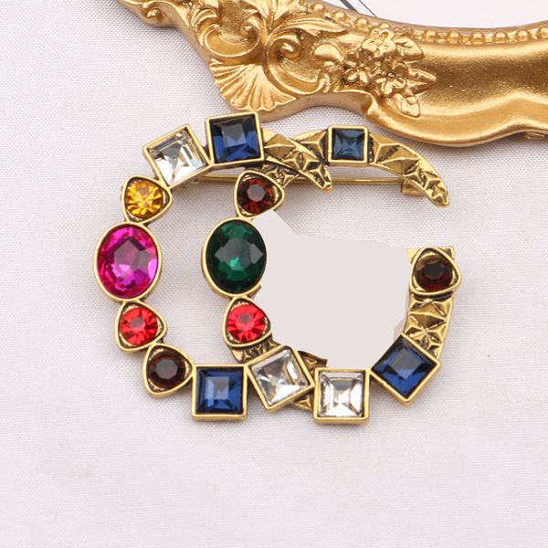 6style Marque De Mode Lettre Designer Broche Lettres De Haute Qualité Femmes Cristal Strass Pins De Noce En Métal Bijoux Accessoires