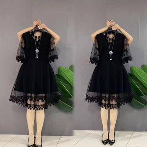 6xl Designer plus-size V-hals jurk zomer Midden-lengte jurk eenvoudig temperament artistieke persoonlijkheid street Frans mesh patchwork zwarte jurk Q15