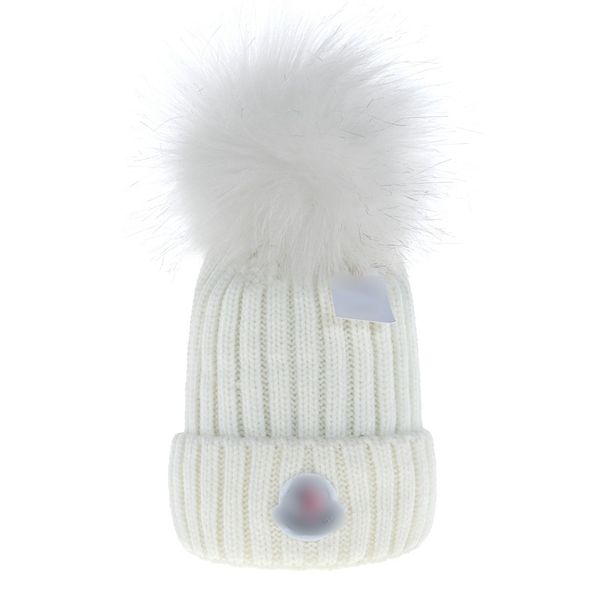 7 couleurs Designer adulte épais tricot chapeau extérieur chaud avec boule de cheveux laine chapeau unisexe décontracté Skullcap