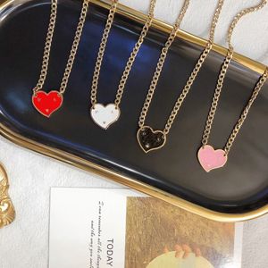 7 couleurs Love Collier Luxury Designer Triangle Graduated Tennis Asymétrique Pendant Colliers pour femmes Chaîne 18K Bijoux en acier inoxydable plaqué or Gold