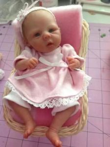 7 Micro Preemie Full Body Silicone Baby Girl Doll Sophia Lifelike Mini Reborn Doll Surprice Children Anti-Stress 240307