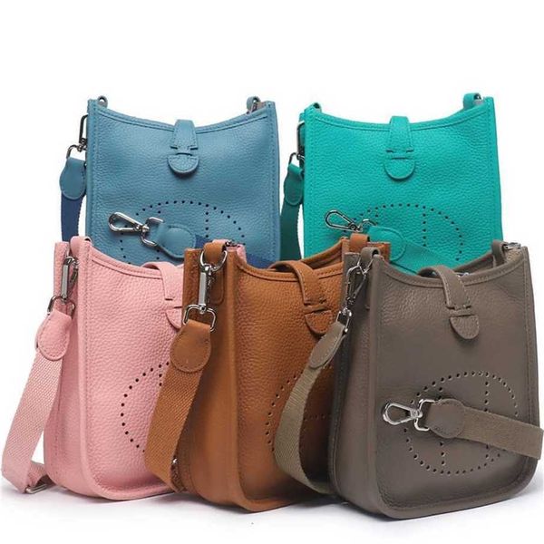 70% Factory Outlet Off Sac en cuir de veau familial Mini One Messenger Sac seau creux code féminin en vente