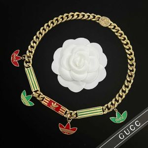 70% OFF 2023 Nouveaux bijoux de mode de luxe de haute qualité pour le nouveau collier de trèfle coréen de haute qualité de la famille conçu par une chaîne de clavicule féminine est simple et polyvalent