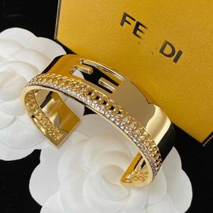 70% OFF 2023 Nouveaux bijoux de mode de haute qualité de luxe pour la famille ouverture incrustée Bracelet de conception de niche en laiton réglable