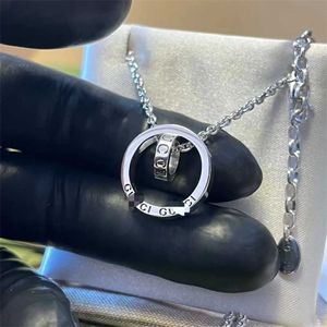 70% korting designer sieraden armband ketting Oude fortuin mannen vrouwen in elkaar grijpende ring Cirkel Hanger paar sleutelbeen ketting