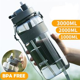 700/1000/2000 / 3000ml Bouteille d'eau de sport Coupe Bouteille en plastique de grande capacité pour l'eau avec paille sans BPA pour hommes femmes 201221