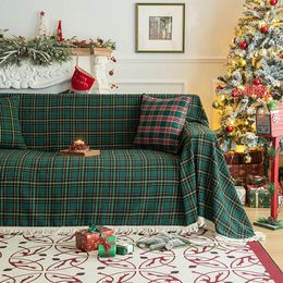 La serviette de canapé de Noël à carreaux écossais rouge et vert à pompons pastoraux rétro de 71x118 pouces convient au toucher doux du canapé à deux places 240115