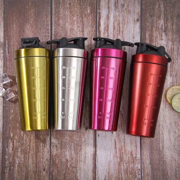 740 ml en acier inoxydable Bouteille de shaker BPA Gym-libre Shake Kettle Sport Milkshake Mixer Whey Protein Water Bottle 240401