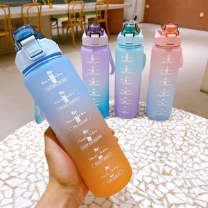 750 ml waterfles Student Drinkfles met stro -capaciteit Fitness Jugs Sportwaterfles voor Gym Camping Tour Girl Boy