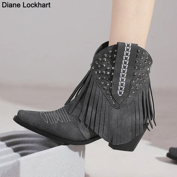 764 Boots de moto de chaussures Western Cowboy Femmes Tassel Rivet Cossaques courts High Heels Point Cowgirl Boties Ladies chaussures 231219 682