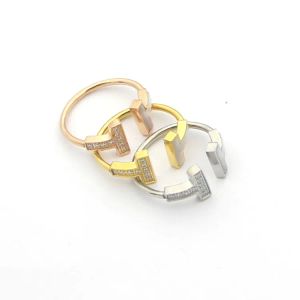 76P0 Band Cadeau Bague d'amour pour femmes Designer Bagues de fiançailles Lettre T Marque Mariage Diamant Bijoux Femme avec boîte T Kiq9