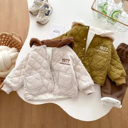7851 Abrigo con capucha para niños, moda de invierno, chaqueta acolchada de algodón gruesa para bebés, Color de contraste para niñas 240122