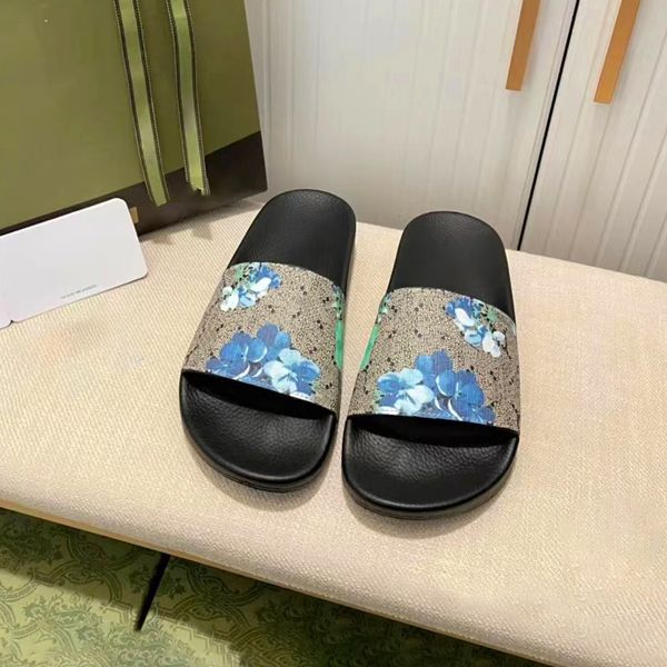 Zapatilla plana Sliders para mujer Sandalia de goma clásica Piscina informal Zapatos de diseño de lujo Moda Lienzo de primera calidad Mulas Viajes de verano Sandale Playa Confort Diapositiva