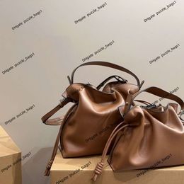 Brand haut de gamme Bagure de chance sac à main féminin Nouveau cordon de crampon en cuir authentique