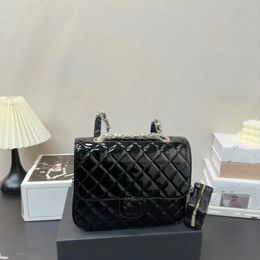 7a Luxury Fashion Design Fime's Classic Patent Leather Backpack Texture Low-Key Diamond Check Flip Flip Sac Super-Match Handsbag