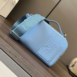 7A Hommes Bleu Caméra Sac Nouvelle Petite Boîte En Cuir De Vache Designer Sacs À Main Messenger Sacs Double Fermeture À Glissière Ouverture Fermeture Bandoulière Réglable Doublure En Toile 062399 Pochette