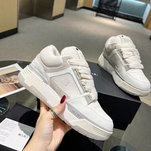 7A Top Qualité Ma 1 Chaussures Casual Designer Sneaker Football Noir Blanc Ami Femmes Plate-forme Piste Chaussure En Plein Air Mousse Os Tennis Basketball Entraîneur Mens Cuir Chaussure De Course