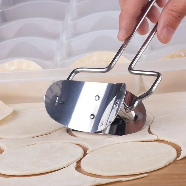 Máquina de masa de masa de acero inoxidable de 7 cm y masa de cuchilla de corte para la masa de cocina de la cocina del rodillo redondo del rodillo del moho de la piel