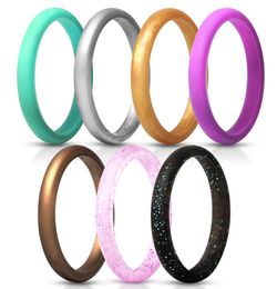 Pack de 7 couleurs anneaux de mariage en silicone étincelant métallique pour femmes bandes de mariage en caoutchouc mince anneau empilable FDA Silicone 27mm wid1598844