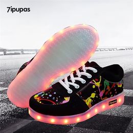 7ipupas LED-verlichting schoenen voor kinderen nieuwe 11 kleuren lichtgevende sneakers USB oplaadbare unisex kinderen jongen meisje graffiti led schoen LJ201027