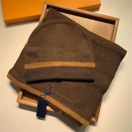 Luxe sjaals stelt kleuren van hoge kwaliteit mannen en vrouwen ontwerpers hoed sjaal sets warme Europese high-end hoeden sjaals mode-accessoires opop