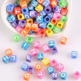 7mm 200pcs couleur mixte acrylique alphabet / lettre perles carrées perles de poney pour la fabrication de bijoux YKL0597 Y200730