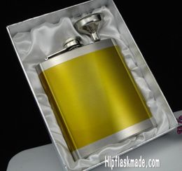 Flacon de hanche en acier inoxydable peint à l'alcool de couleur dorée de 7 oz avec entonnoir gratuit dans une boîte cadeau