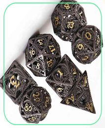 7 stcs Pure Copper Hollow Metal Dice Set DD Metal Polyedral Dice Set voor DND Dungeons and Dragons Role Playing Games 2201152712537