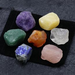 7 stks / set Reiki Natuursteen Onregelmatige Rock Quartz 7 Chakra Energy Healing Stone Reiki Symbool Decoratie