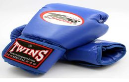 8 10 12 14 oz Twins Gants Kick Boxing Gants en cuir Pu Sanda Sandbag Formation Noirs Femmes Guantes Muay Thai1512516