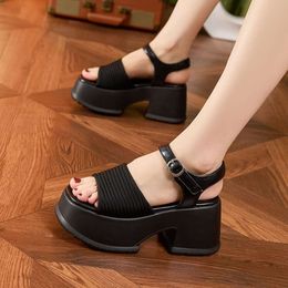 Sandale de 8,5 cm d'épaisseur d'épaisseur Femmes Summer 2024 Nouvelle mode High Heels Medames Chaussures à bout ouvert Sandales Fabriquées à la main