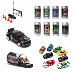 8 colores Coca-Cola Can Mini RC Car Vehicle Radio Control remoto Micro Racing 4 frecuencias para niños presenta regalos 240103