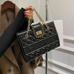 80% magasin en ligne Grande capacité sac femme 2022 nouvelle mode Lingge chaîne une épaule aisselle sac automne et hiver simple sac de messager