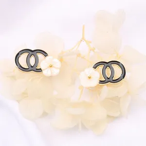8079Stud Fashion Stud Earrings Woman Luxe Designer Earring Multi Colors C Letter Sieraden Vrouwen 18K Diamond bruiloftgeschenken