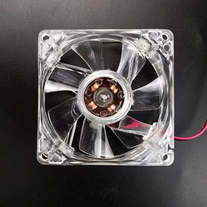 80 mm PC -computer 80 mm Mute koelventilator met 4EA LED 8025 8 cm stille DC 12V LED Lumineuze chassis molex 4D -plug axiale fan1.voor gaming -pc -koelfans