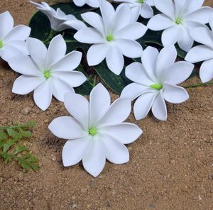 80pcs/lote 2colors f1181 9cm de espuma tiare elige la elección hawaii accesorios de palo de flores tropicales decoración de mujeres
