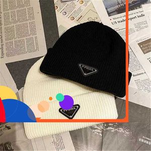 81Luxury beanies designer Winter Bean hommes et femmes Design de mode chapeaux en tricot automne bonnet de laine lettre jacquard unisexe chaud crâne hat5583