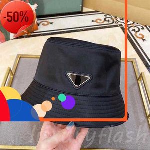 81t Hat Casquette Designer Stars avec la même sortie décontractée Flat-toA Petits chapeaux à bord Wild Triangle Standard Ins Ba324N83