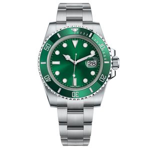 8215 sous-montres de mouvement avec un sac vert Hommes montres de haute qualité.